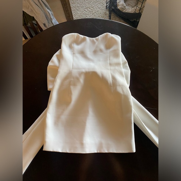 Meshki Meredith - Picture 7 of 9